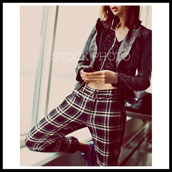 🦋Free People • Crinkle Plaid Pegged Pants - Picture 2 of 12